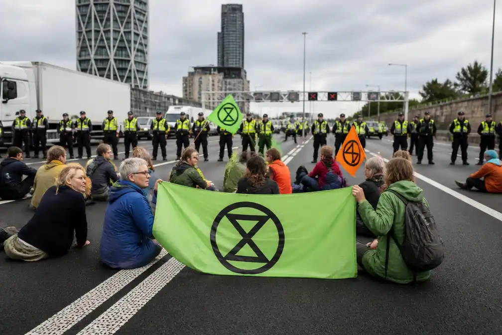 Kabinet en Den Haag voeren druk op Extinction Rebellion op om A12-blokkades