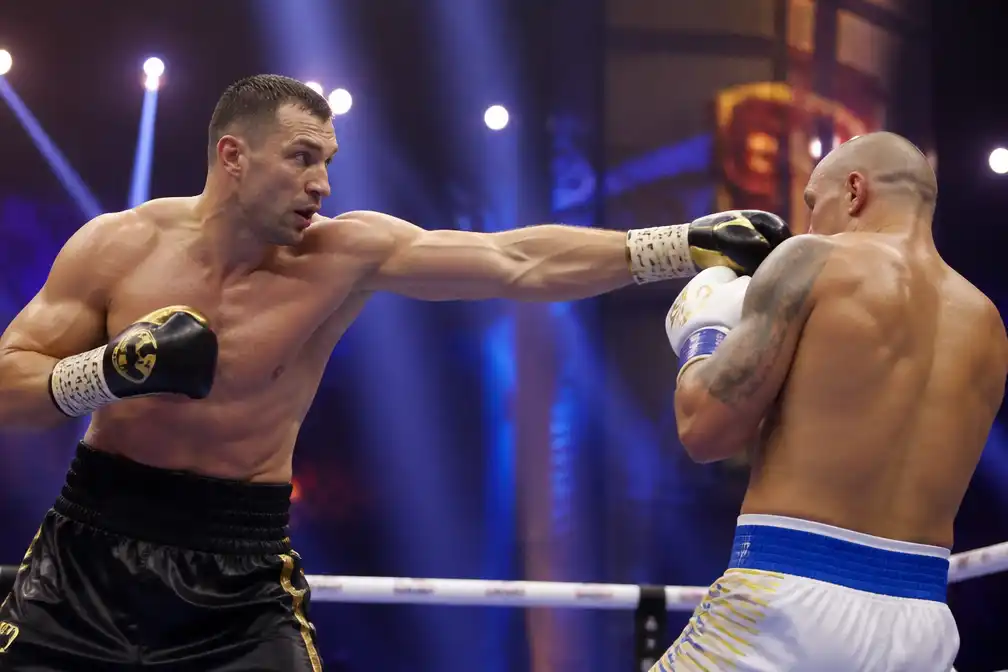 Rico Verhoeven maakt indruk tegen Usyk en kan nu uit vele aanbiedingen kiezen