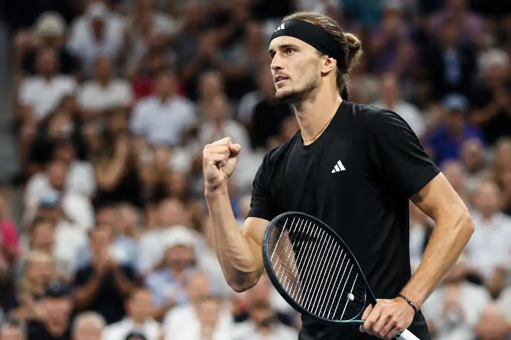 Zverev klopt Sonego in vijf sets en bereikt tweede ronde US Open