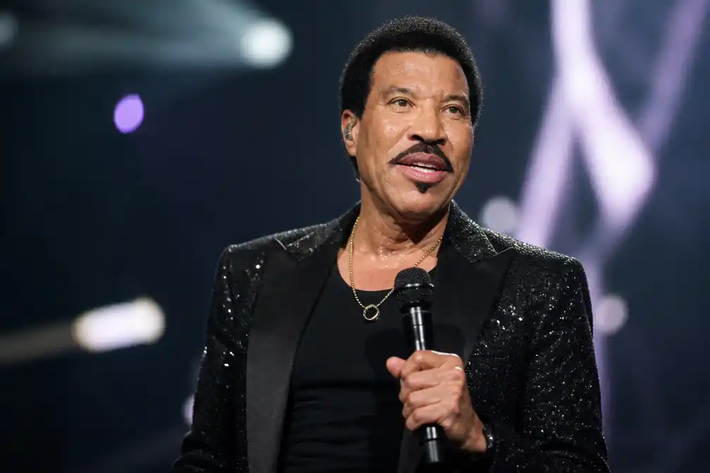 Lionel Richie uit ziekenhuis na tweede onwel worden op concert