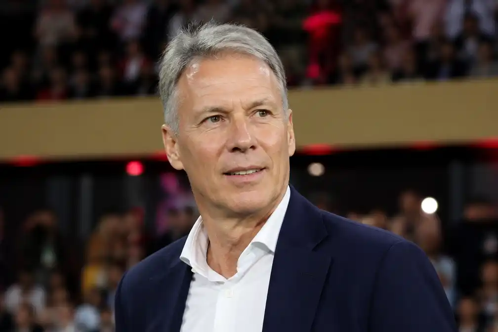 Marco van Basten geraakt door nieuwe serie 'Basta' tijdens première in Olympisch Stadion