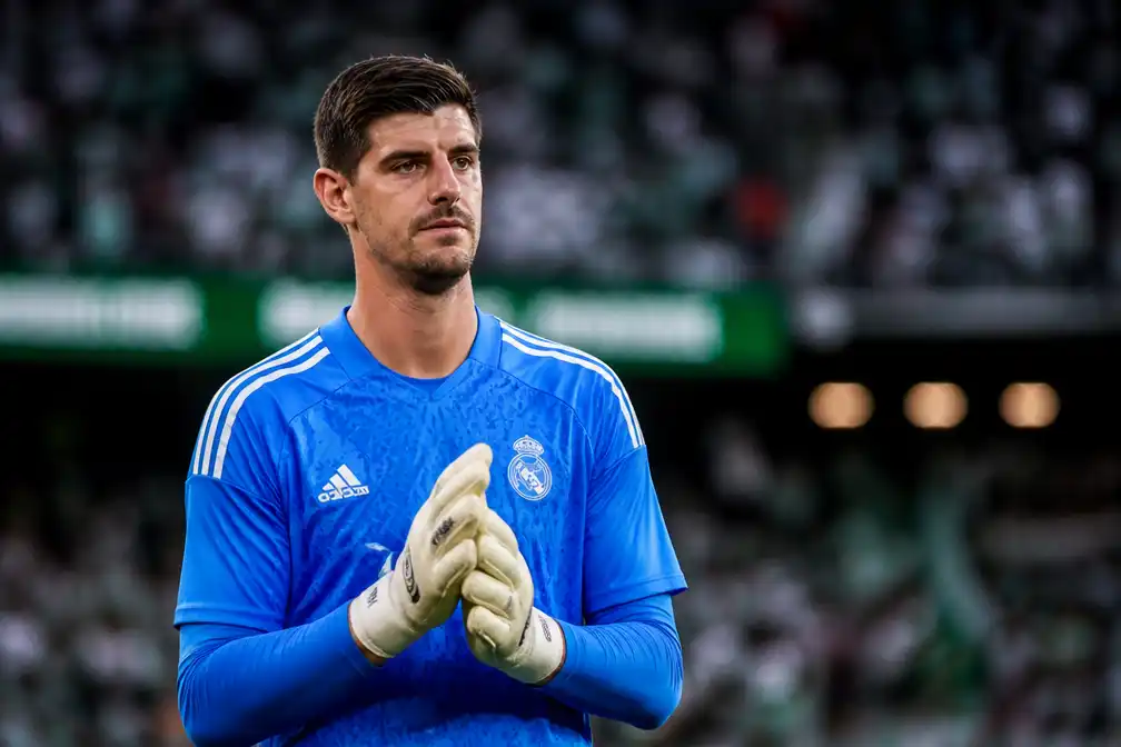 Real Madrid en Courtois met alle sterren tegen Real Betis in Sevilla