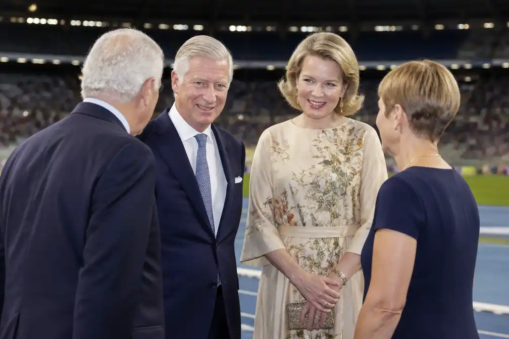 Belgisch koningspaar ontmoet sportlegendes op 50e Memorial Van Damme