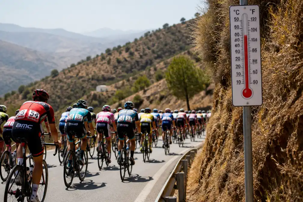 Vuelta kort zondagetappe met bijna 80 kilometer in vanwege extreme hitte