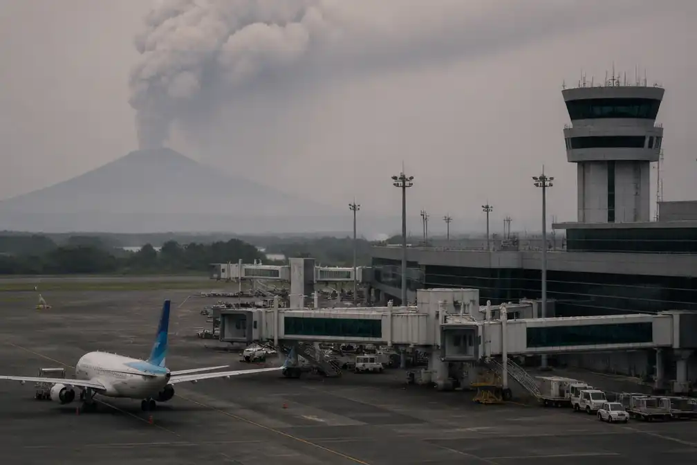 Luchthaven Jakarta schort vluchten op na uitbarsting Anak Krakatau