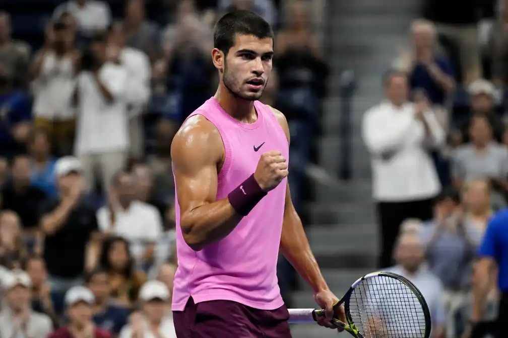 Alcaraz verslaat Paul in drie sets en staat in kwartfinales US Open