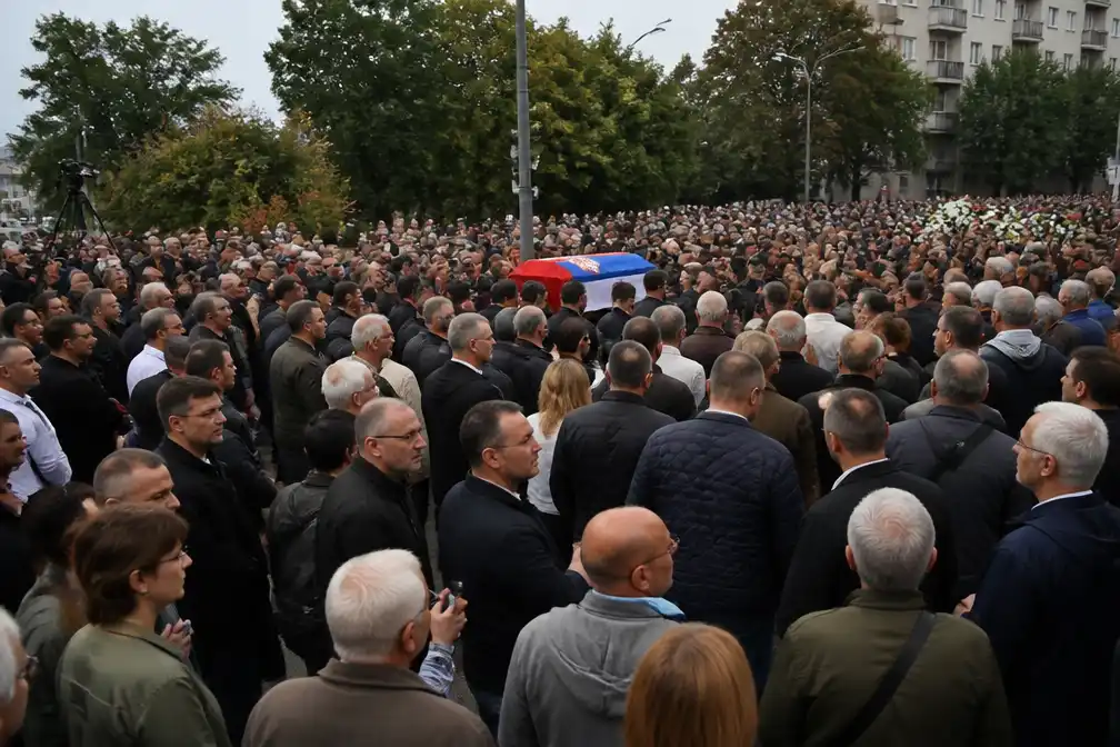 Duizenden in Belgrado bij uitvaart van veroordeelde oorlogsmisdadiger Mladic