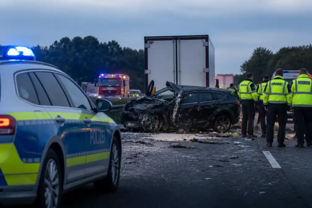 Man (37) omgekomen bij ongeluk op A3 bij Emmerich, vrouw en kind zwaargewond
