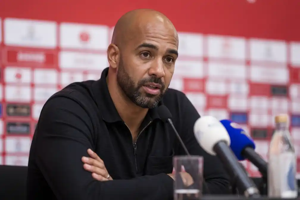 Utrecht-trainer Correia: gooien vuurwerk door eigen fans gaat 'extreem ver'