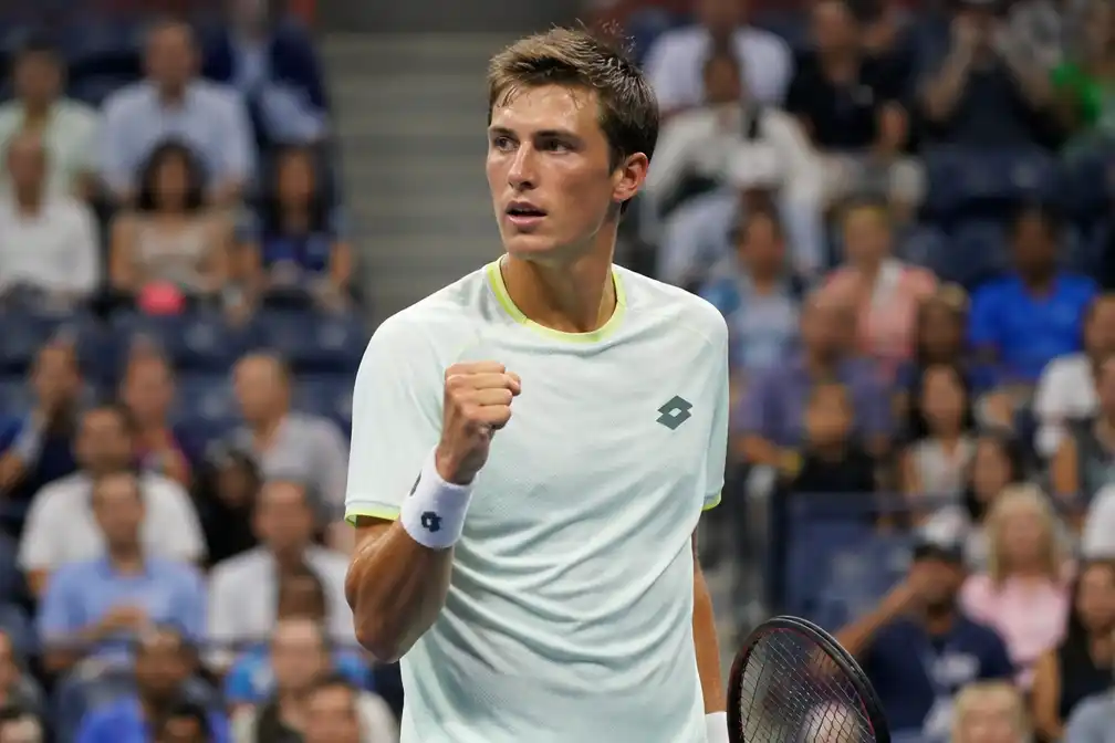 Alexander Blockx staat in kwartfinale US Open, ribblessure lijkt onder controle