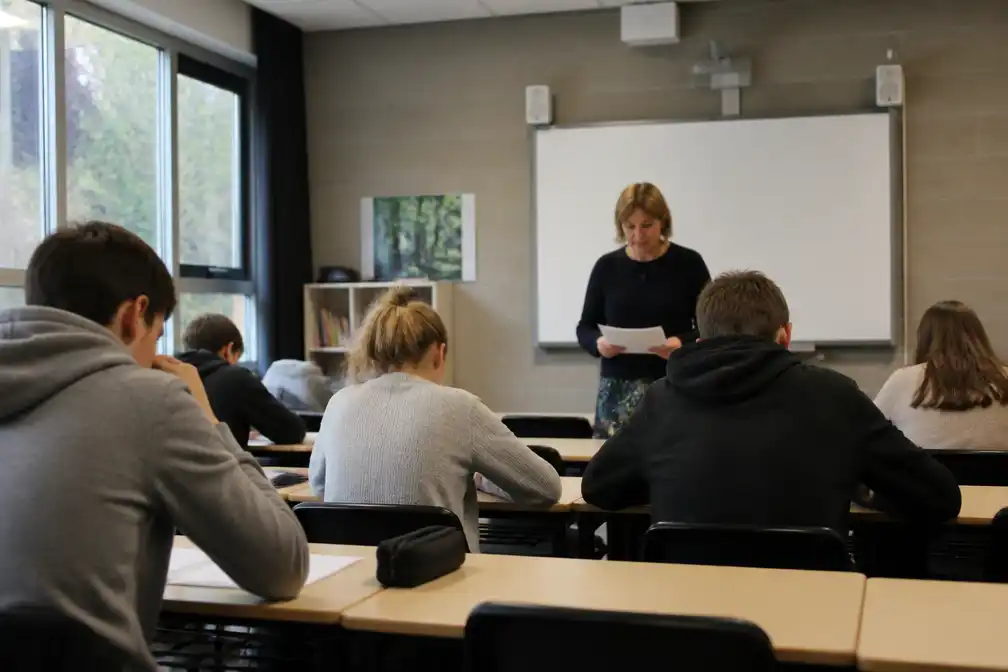 Leerkrachten zien PISA-achteruitgang komen: 'Bouwen op drijfzand'