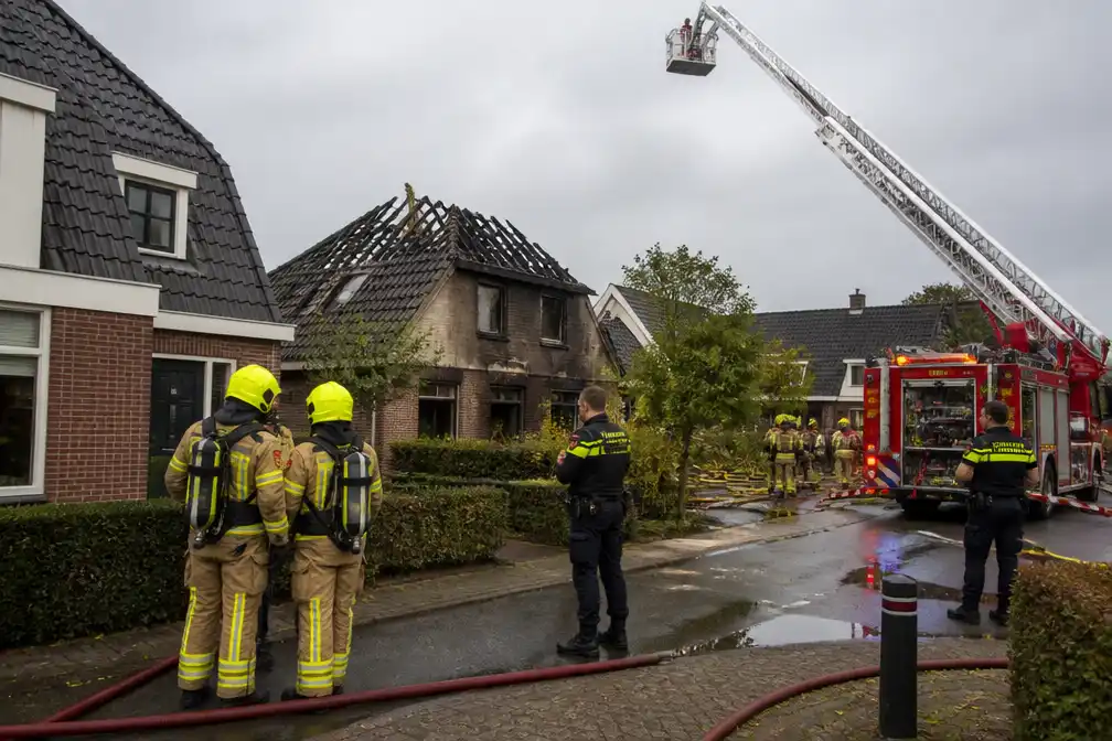 78-jarige man omgekomen bij grote woningbrand in Zwaag