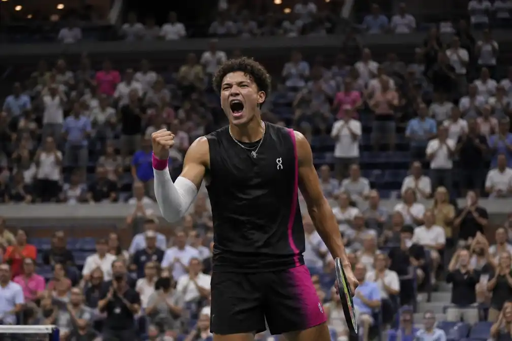 Shelton verslaat Alcaraz in vijfsetter bij laatste US Open eindsignaal ooit