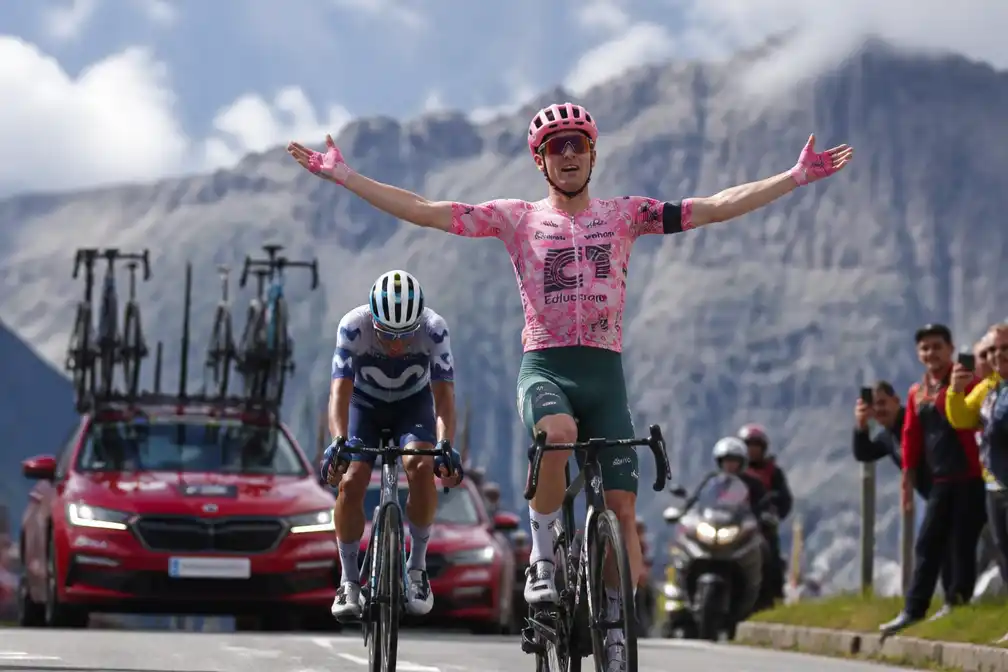 Enric Mas houdt controle in Vuelta, Eddie Dunbar wint bergrit