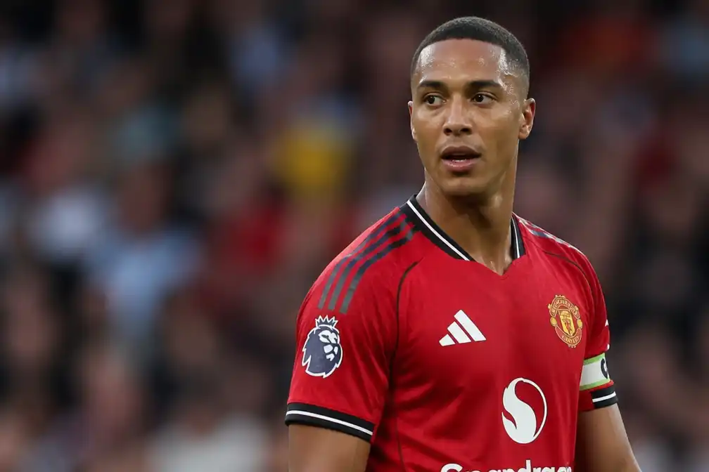Youri Tielemans start voor Manchester United in derby tegen Manchester City