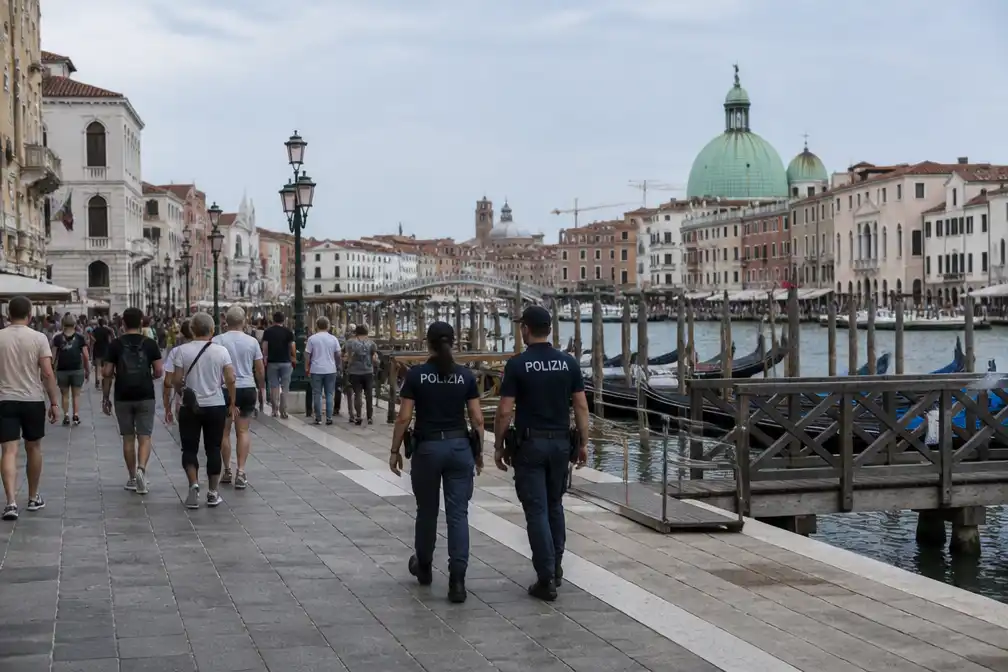 Nederlandse vlogger Tom van den Heuvel verdachte na knokpartij met antifascisten in Venetië