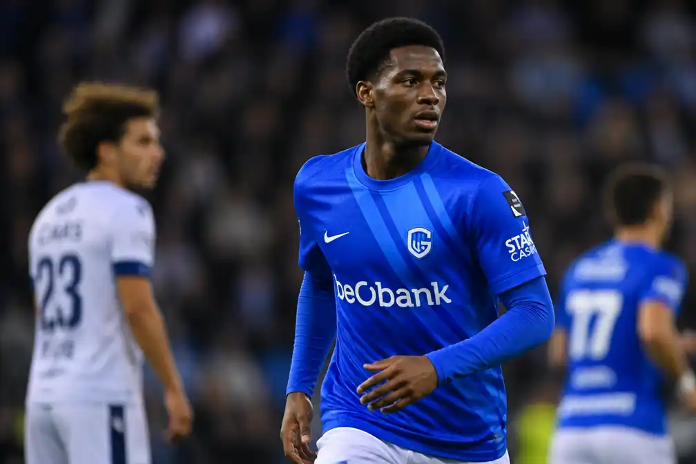 Genk-publiek fluit Adedeji-Sternberg niet meer uit in 1-1 tegen AA Gent