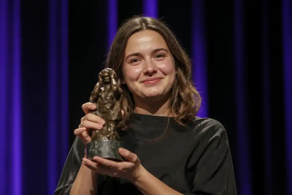 Keja Klaasje Kwestro wint Theo d'Or voor rol in F*ck Lolita