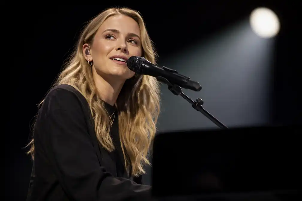 Zangeres Bente kondigt derde album DWARS aan voor 6 november