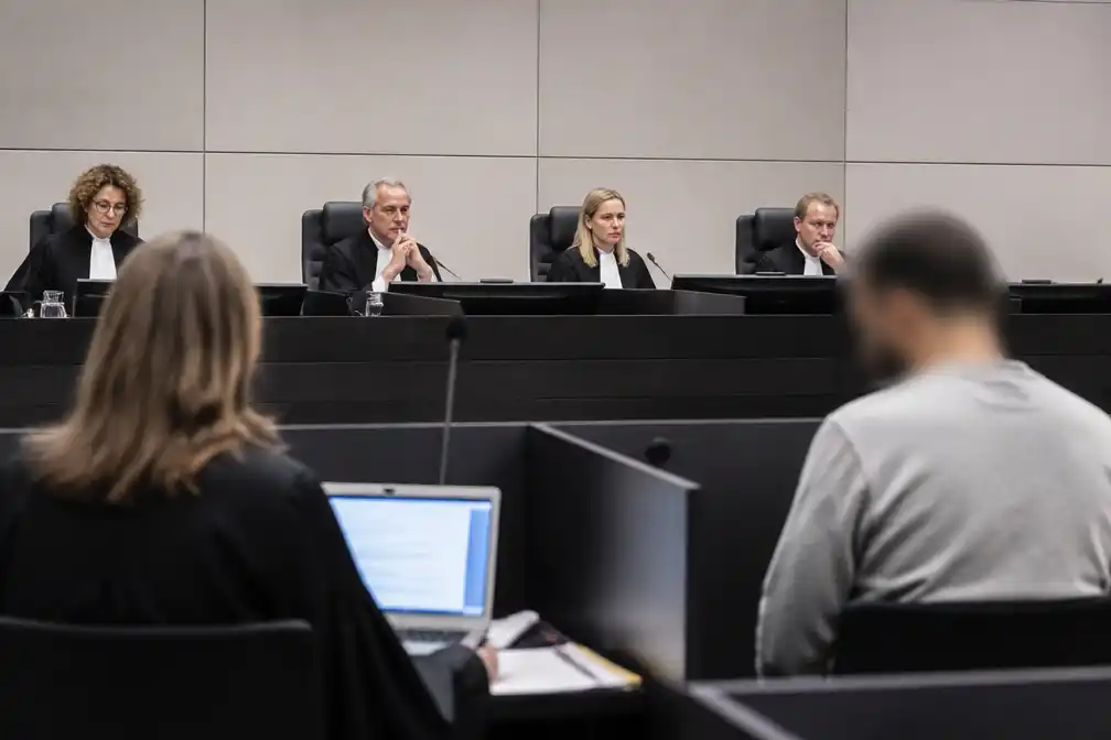 IS-verdachte uit Arkel ontkent alle beschuldigingen op eerste procesdag