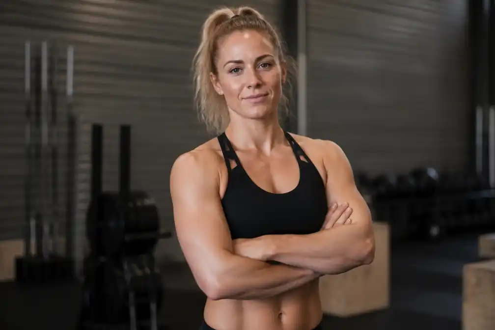Marinda Hollander (30), 'meisje met de sixpack', doet mee aan Strijders