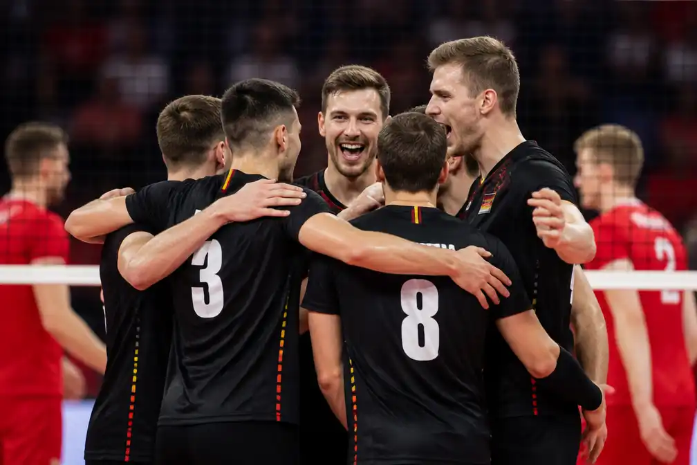 Red Dragons kloppen Denemarken voor derde zege in vier matchen op het EK volleybal