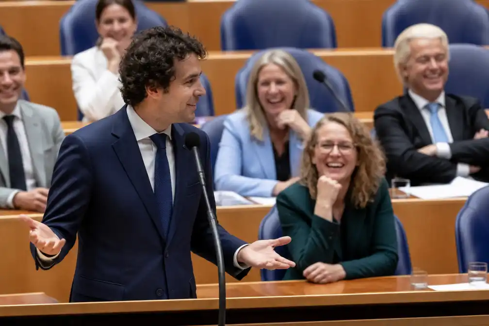 Hilariteit in Tweede Kamer bij aftrap APB na grap van Jesse Klaver