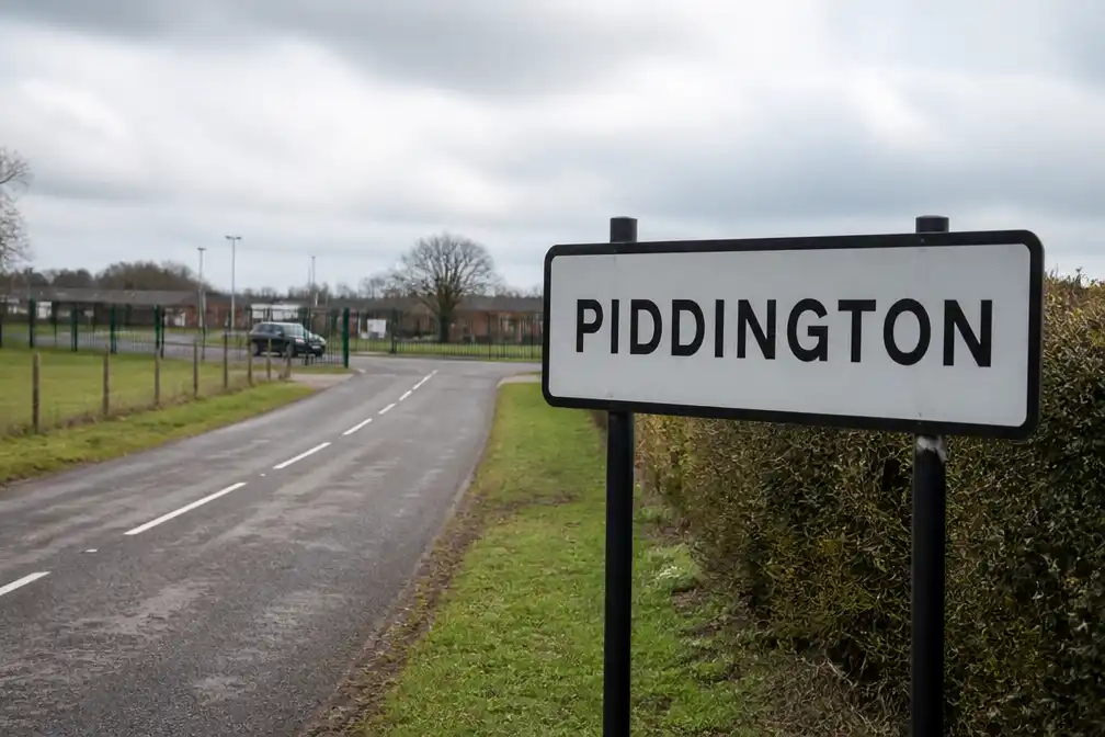 Engels dorp Piddington stemt in referendum voor afscheiding om asielcentrum