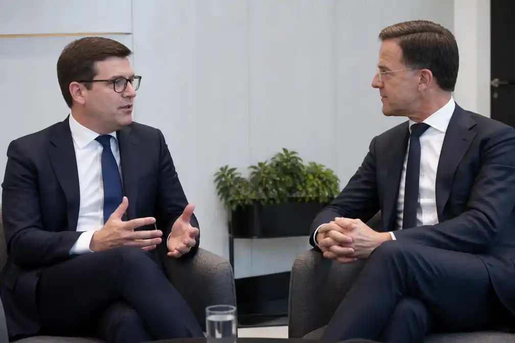Burnham verzekert Rutte van blijvende Britse inzet voor NAVO
