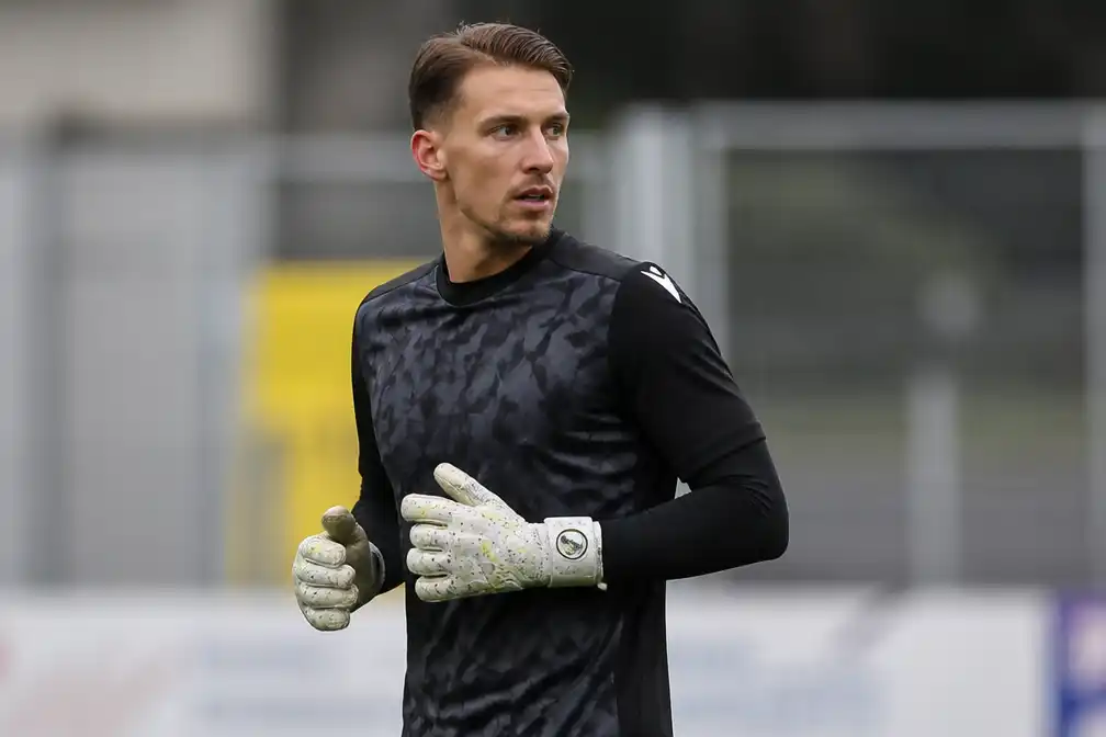 FC Dordrecht haalt doelman Yanick van Osch na blessures