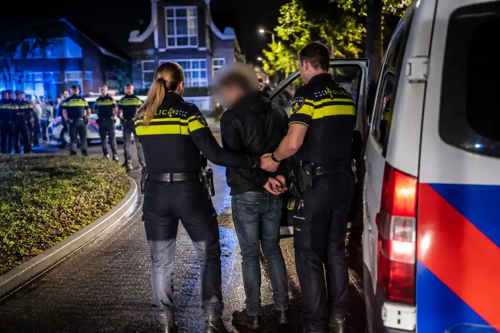 Veertien mannen aangehouden na grimmig azc-protest in Opheusden