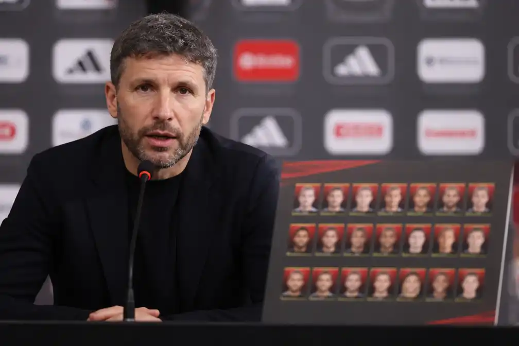 Van Bommel kiest 28 namen voor eerste Rode Duivels-selectie, De Busser en Sabbe debuteren