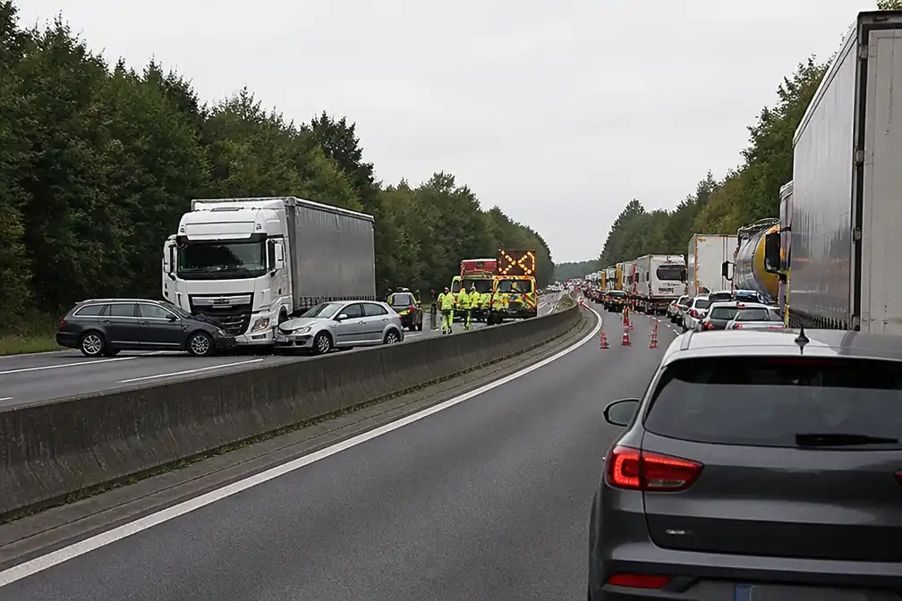 Ongeval op E34 richting Nederland bij Turnhout-West zorgt voor bijna uur file