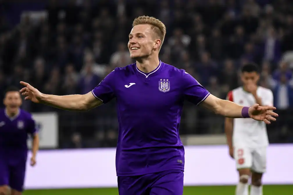 Anderlecht klopt Zulte Waregem met 3-0, Winkler scoort twee keer