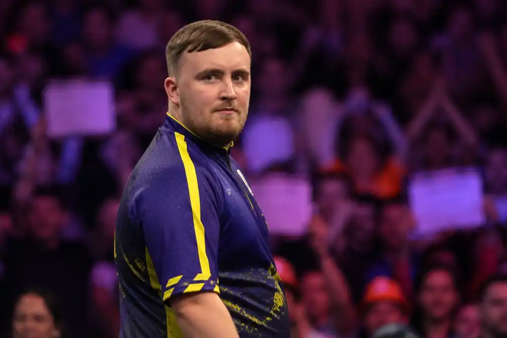 Luke Littler dreigt Nederlandse dartstoernooien te boycotten na uitjouwen in Amsterdam