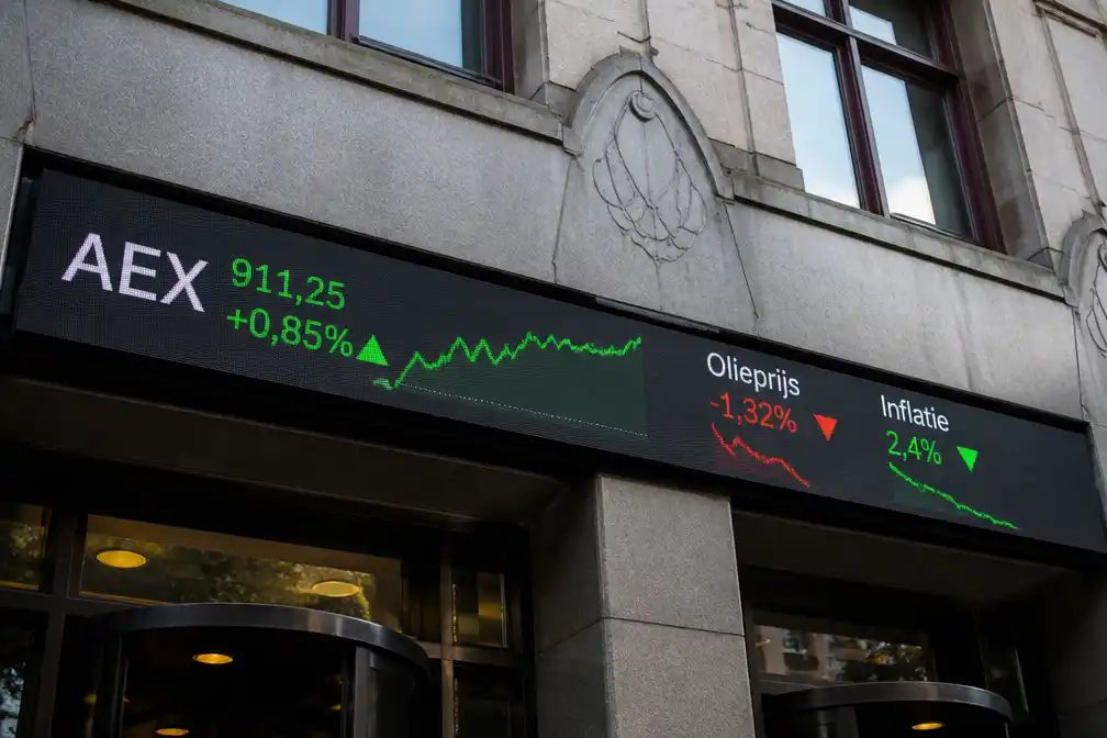 AEX begint beursweek met winst, olieprijs daalt verder