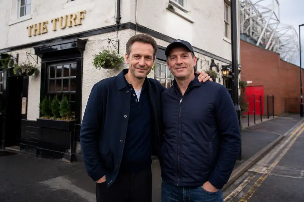 Ryan Reynolds en Rob Mac kopen pub The Turf naast stadion Wrexham AFC