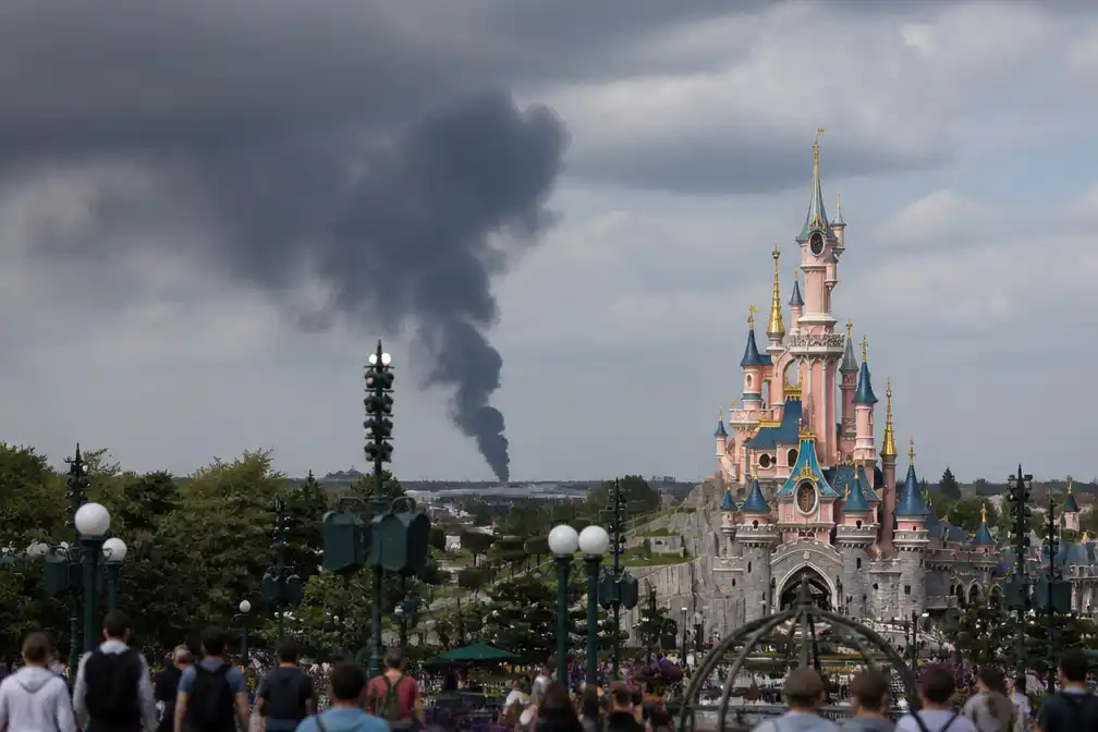 Zware brand in industrieel gebouw op enkele kilometers van Disneyland Parijs