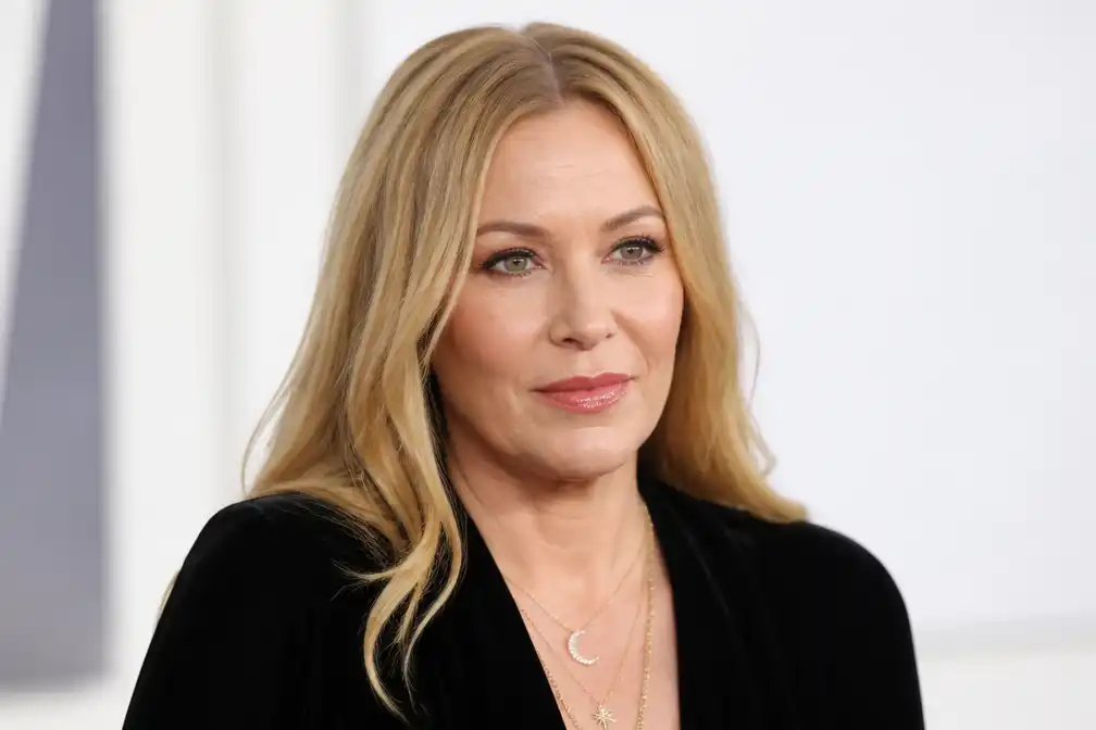 Christina Applegate (54) plaatst eerste video na maandenlange ziekenhuisopname