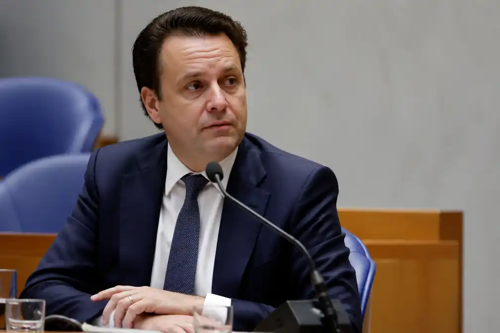 Tweede Kamer eist debat met justitieminister Van Weel over onbehandelde aangiften
