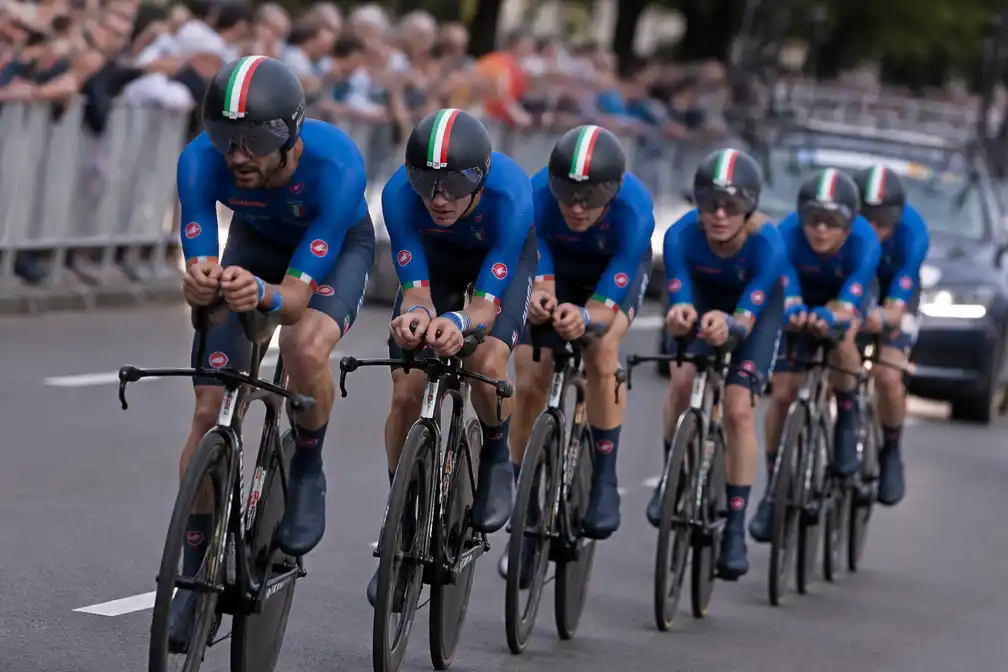 Italië wint gemengde ploegentijdrit op WK wielrennen in Montreal