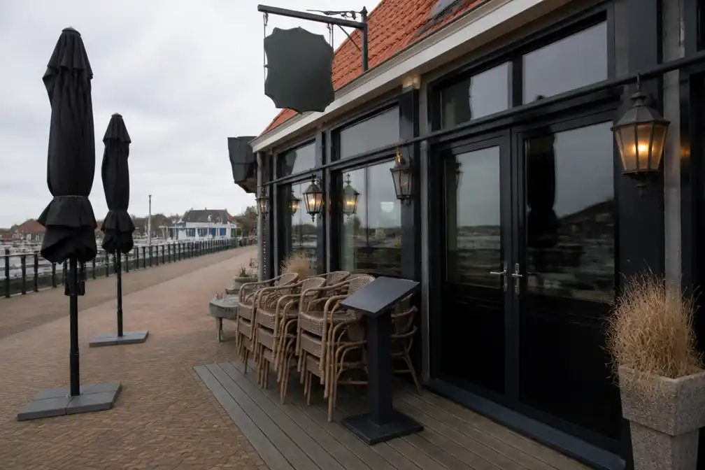 Restaurant Het Booze Wijf in Lauwersoog dicht na massale ziekmelding van personeel