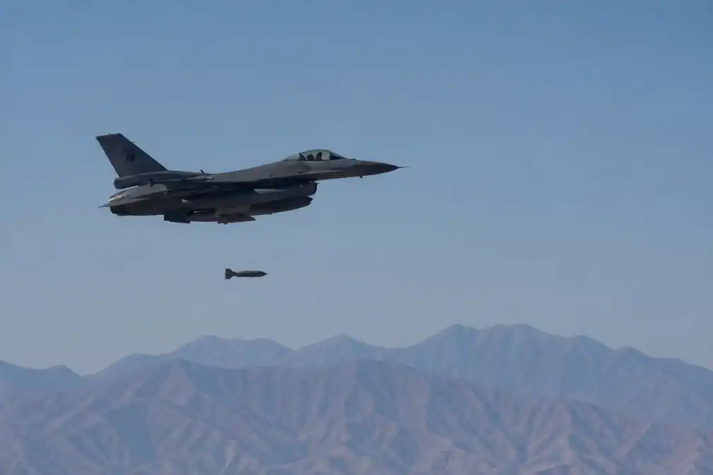 Pakistan voert luchtaanvallen uit op buurland Afghanistan