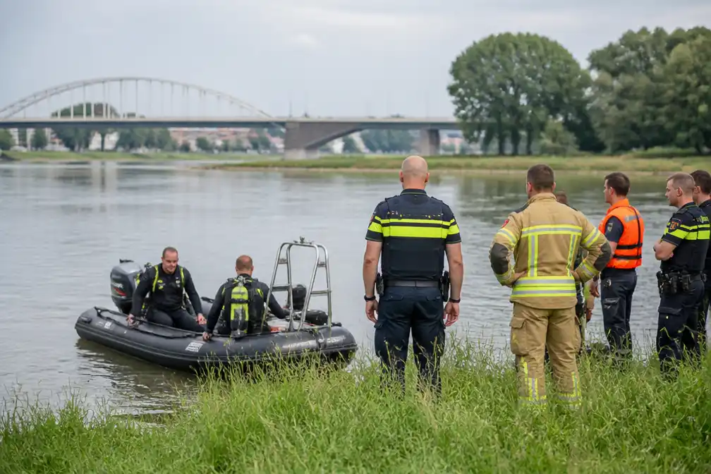 Lichaam van jongeman uit water gehaald bij Nijmegen na grote zoekactie