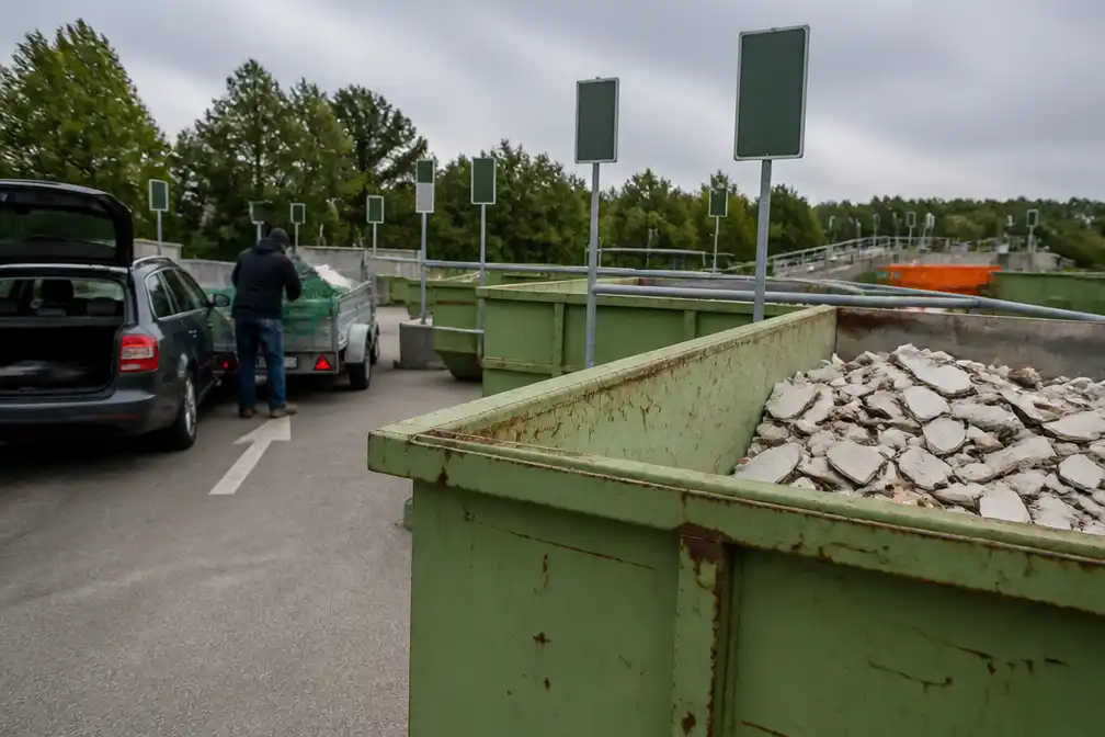 Zwalm verhoogt tarieven containerpark vanaf november, oppositie spreekt van tot 29 keer meer