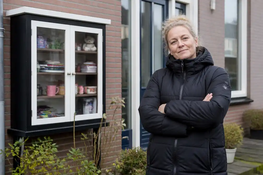 Nieuwe '2 meterregeling' voor buurtinitiatieven komt te laat voor weggeefkast Mariëlle Muit