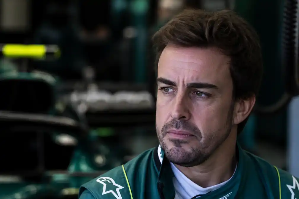 Toekomst van Fernando Alonso in de Formule 1 onzeker: achteraan en kritisch