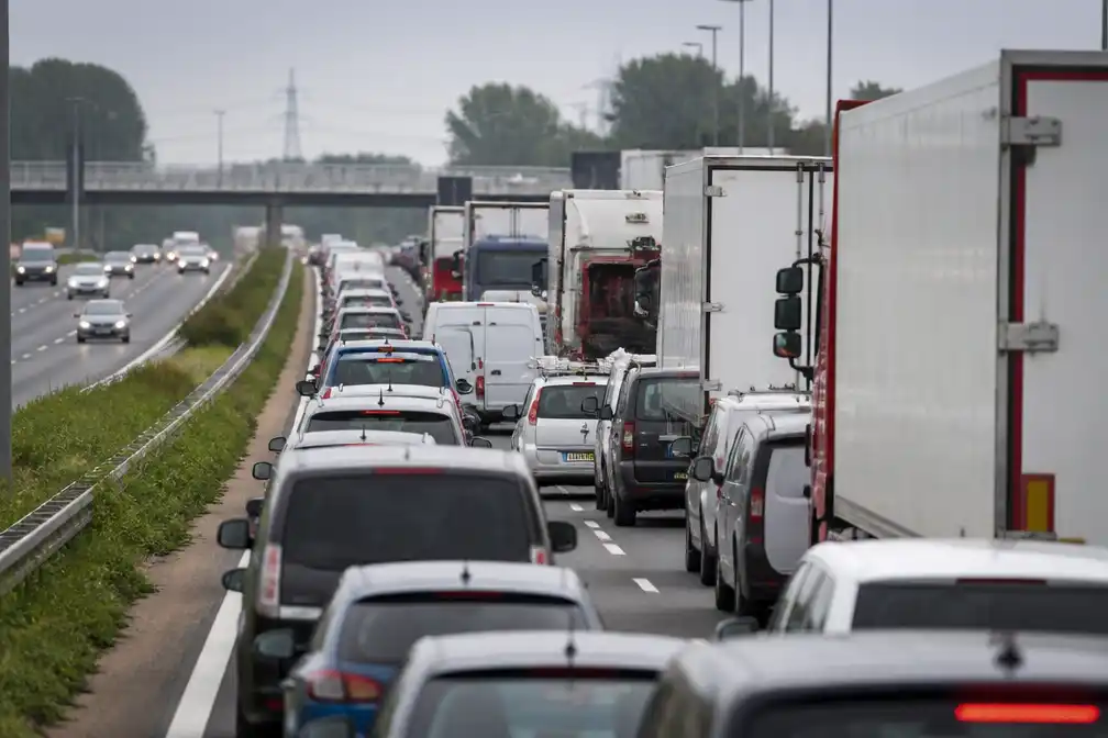 Sluiting Merwedebrug A27 veroorzaakt opmerkelijk lange files in midden Nederland