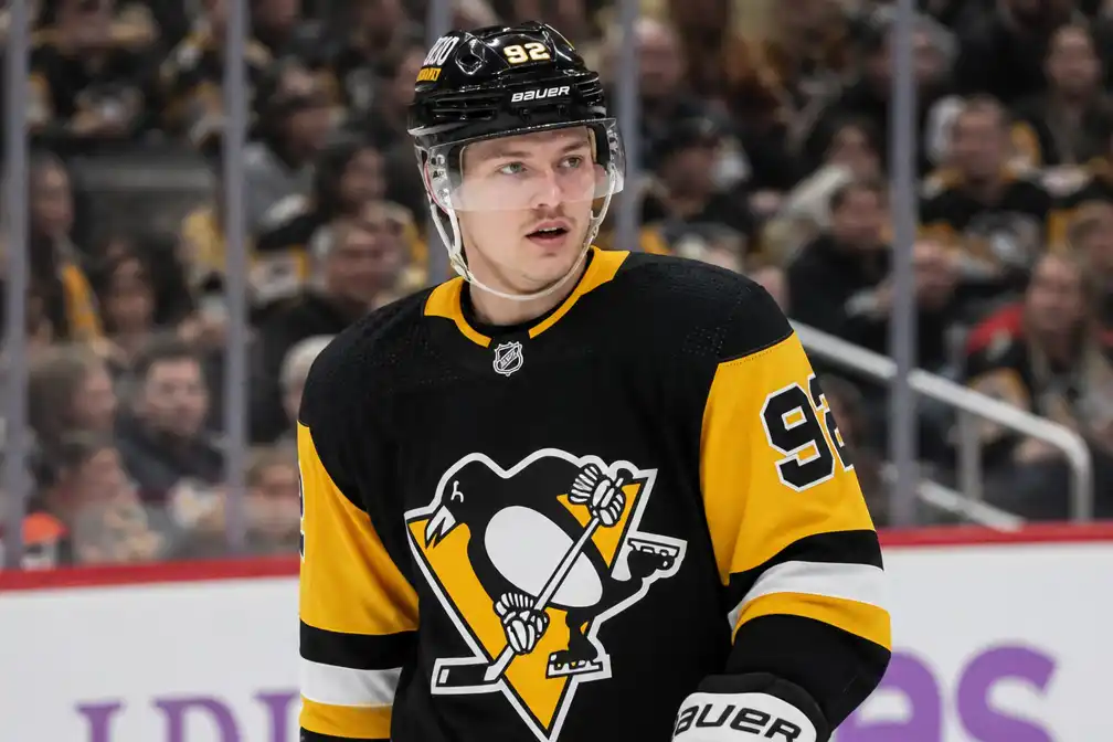 Vader van Penguins-aanvaller Kuzmenko overlijdt na berenaanval in Rusland