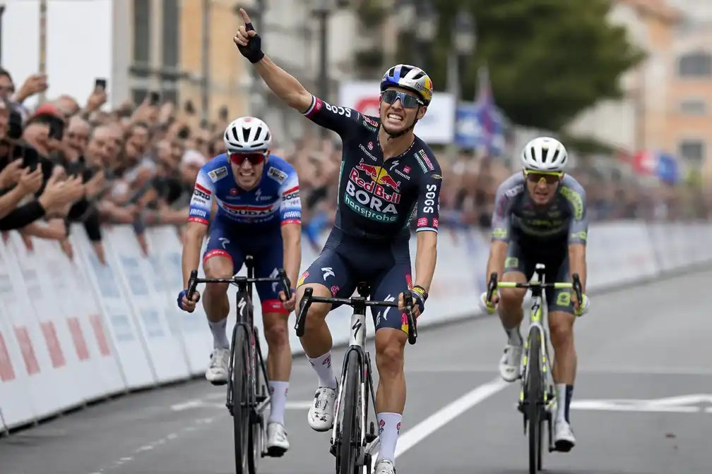 Daniel Martinez wint vierde rit CRO Race, Vervaeke tweede en De Gendt vierde